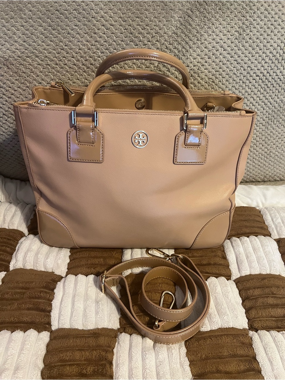 Tory Burch Robinson Satchel in Tan VGUC!